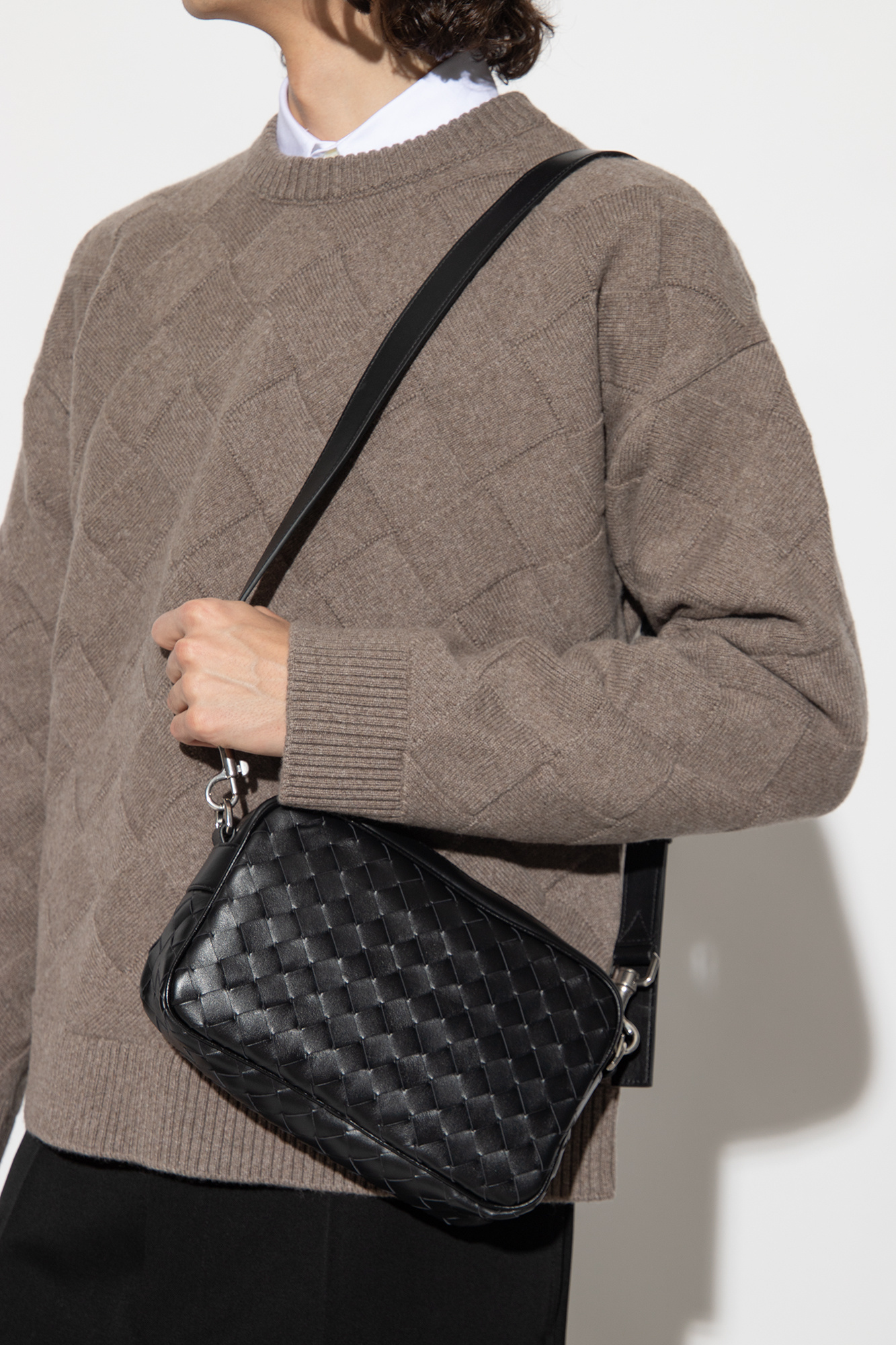 ショルダーバッグ BOTTEGA VENETA 755923.V2HLE Shoulder Bags Bottega Veneta Leather shoulder bag | Men's Bags | Vitkac